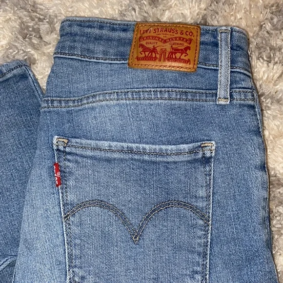 Levi 721 High Rise Skinny Medium Wash Jeans - Picture 2 of 4